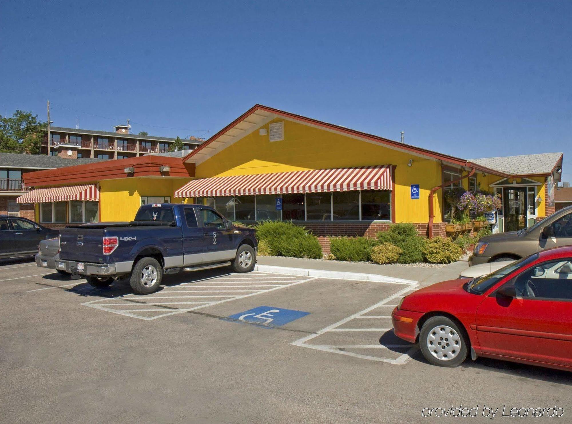 Travelodge By Wyndham Rapid City Exterior photo